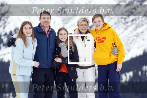Lech 25 februari 2020
Fotouurtje Koninklijke familie. Aanwezig Koning Willem Alexander Koningin Maxima Prinses Amalia Alexia Ariane Prinses Beatrix Prins Constantijn Prinses laurentien Gravin Eloise Graaf Claus Casimir en Gravin Leonore .