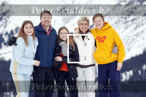Lech 25 februari 2020
Fotouurtje Koninklijke familie. Aanwezig Koning Willem Alexander Koningin Maxima Prinses Amalia Alexia Ariane Prinses Beatrix Prins Constantijn Prinses laurentien Gravin Eloise Graaf Claus Casimir en Gravin Leonore .