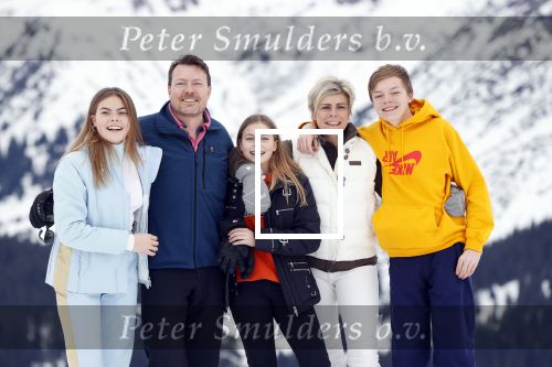 Lech 25 februari 2020
Fotouurtje Koninklijke familie. Aanwezig Koning Willem Alexander Koningin Maxima Prinses Amalia Alexia Ariane Prinses Beatrix Prins Constantijn Prinses laurentien Gravin Eloise Graaf Claus Casimir en Gravin Leonore .