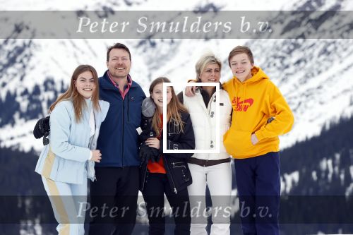 Lech 25 februari 2020
Fotouurtje Koninklijke familie. Aanwezig Koning Willem Alexander Koningin Maxima Prinses Amalia Alexia Ariane Prinses Beatrix Prins Constantijn Prinses laurentien Gravin Eloise Graaf Claus Casimir en Gravin Leonore .
