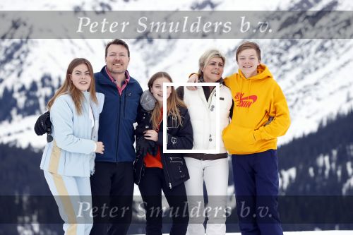 Lech 25 februari 2020
Fotouurtje Koninklijke familie. Aanwezig Koning Willem Alexander Koningin Maxima Prinses Amalia Alexia Ariane Prinses Beatrix Prins Constantijn Prinses laurentien Gravin Eloise Graaf Claus Casimir en Gravin Leonore .