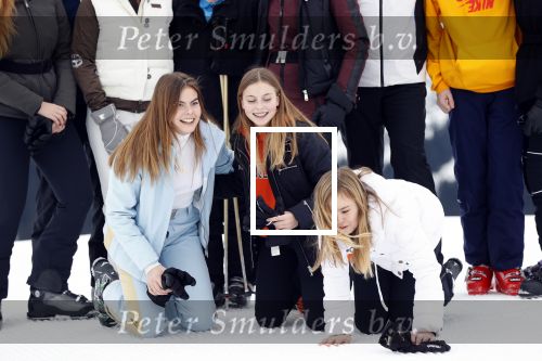 Lech 25 februari 2020
Fotouurtje Koninklijke familie. Aanwezig Koning Willem Alexander Koningin Maxima Prinses Amalia Alexia Ariane Prinses Beatrix Prins Constantijn Prinses laurentien Gravin Eloise Graaf Claus Casimir en Gravin Leonore .