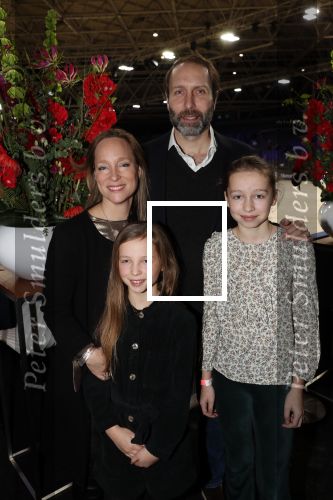 Amsterdam26 januari 2020
Prinses Margarita met haar man Tjalling ten Cate en hun dochters Julia en Paola bij Jumping Amsterdam in de RAI