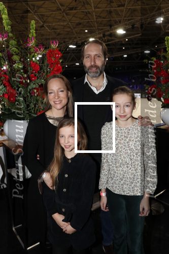 Amsterdam26 januari 2020
Prinses Margarita met haar man Tjalling ten Cate en hun dochters Julia en Paola bij Jumping Amsterdam in de RAI