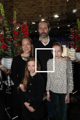 Amsterdam26 januari 2020
Prinses Margarita met haar man Tjalling ten Cate en hun dochters Julia en Paola bij Jumping Amsterdam in de RAI