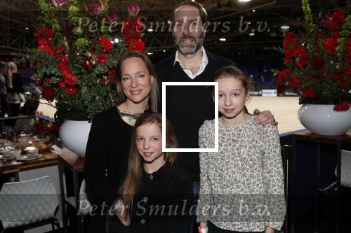 Amsterdam26 januari 2020
Prinses Margarita met haar man Tjalling ten Cate en hun dochters Julia en Paola bij Jumping Amsterdam in de RAI