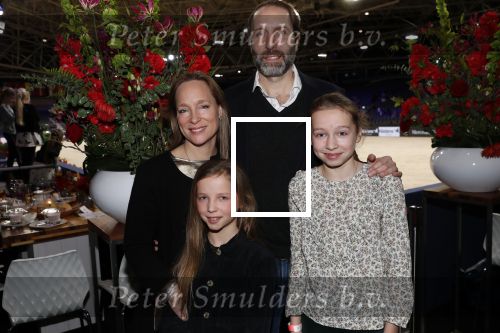 Amsterdam26 januari 2020
Prinses Margarita met haar man Tjalling ten Cate en hun dochters Julia en Paola bij Jumping Amsterdam in de RAI
