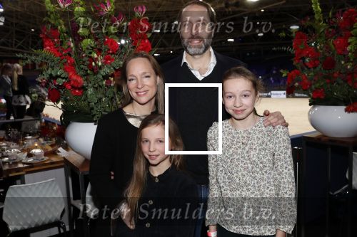 Amsterdam26 januari 2020
Prinses Margarita met haar man Tjalling ten Cate en hun dochters Julia en Paola bij Jumping Amsterdam in de RAI