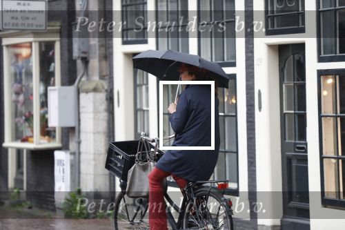 Amsterdam 15 januari 2020
Prinses Mrilene op de fiets bij het bpaleis op de dam .