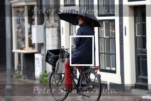 Amsterdam 15 januari 2020
Prinses Mrilene op de fiets bij het bpaleis op de dam .