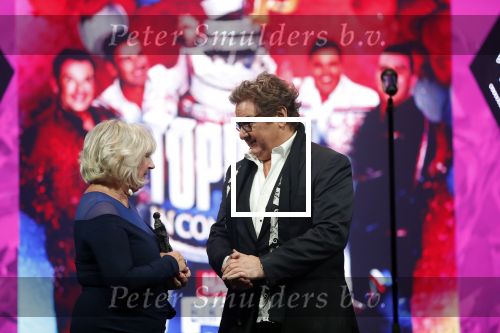 Amsterdam 10 februari 2020
Uitreiking edisons in de westergasfabriek . Najib Amhali presenteert de avond.
Rene Froger krijgt prijs uit handen van Willeke Alberti