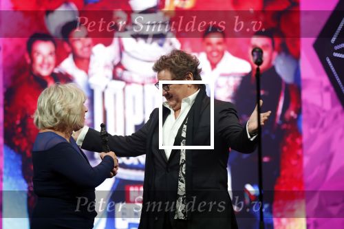 Amsterdam 10 februari 2020
Uitreiking edisons in de westergasfabriek . Najib Amhali presenteert de avond.
Rene Froger krijgt prijs uit handen van Willeke Alberti