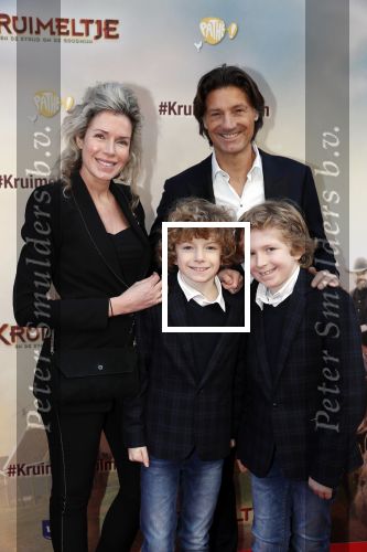 Amsterdam 1 februari 2020
Premiere Kruimeltje in Tuschinski. Rick Engelkes met vriendin Marie Claire Noorlander en haar zoons
