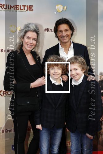 Amsterdam 1 februari 2020
Premiere Kruimeltje in Tuschinski. Rick Engelkes met vriendin Marie Claire Noorlander en haar zoons