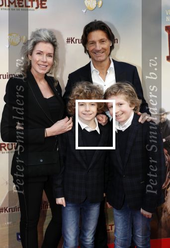 Amsterdam 1 februari 2020
Premiere Kruimeltje in Tuschinski. Rick Engelkes met vriendin Marie Claire Noorlander en haar zoons