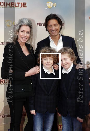 Amsterdam 1 februari 2020
Premiere Kruimeltje in Tuschinski. Rick Engelkes met vriendin Marie Claire Noorlander en haar zoons
