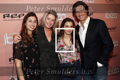 Amsterdam 3 februari 2020
Premiere verliefd op ibiza in het deLamar theater. Rick Engelkes met zijn vriendin Marie Claire Noorlander en zijn dochters