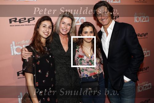 Amsterdam 3 februari 2020
Premiere verliefd op ibiza in het deLamar theater. Rick Engelkes met zijn vriendin Marie Claire Noorlander en zijn dochters