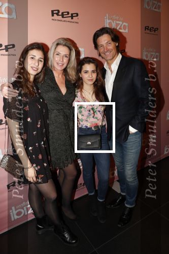 Amsterdam 3 februari 2020
Premiere verliefd op ibiza in het deLamar theater. Rick Engelkes met zijn vriendin Marie Claire Noorlander en zijn dochters