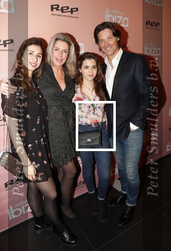 Amsterdam 3 februari 2020
Premiere verliefd op ibiza in het deLamar theater. Rick Engelkes met zijn vriendin Marie Claire Noorlander en zijn dochters