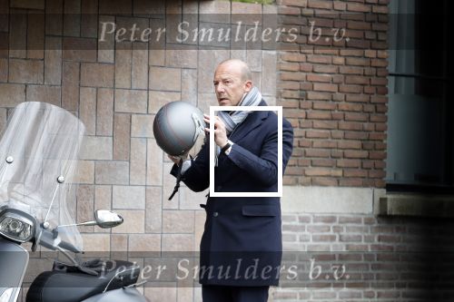 Amsterdam 27 januari 2020
Rob Peters de vriend van Astrid Joosten vertrekt met scooter vanaf Astrid haar huis