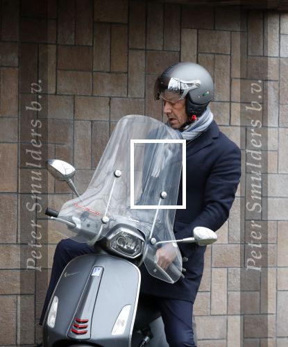 Amsterdam 27 januari 2020
Rob Peters de vriend van Astrid Joosten vertrekt met scooter vanaf Astrid haar huis