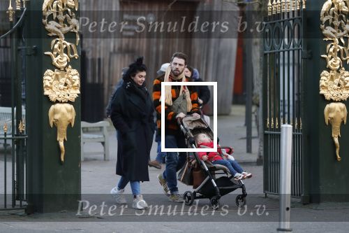 Amsterdam 1 februari 2020
Roxeanne Hazes met vriend Erik Zennes en zoon Fender bij artis.