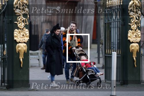 Amsterdam 1 februari 2020
Roxeanne Hazes met vriend Erik Zennes en zoon Fender bij artis.