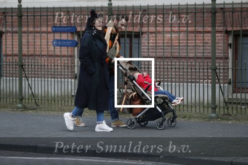 Amsterdam 1 februari 2020
Roxeanne Hazes met vriend Erik Zennes en zoon Fender bij artis.