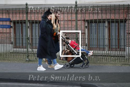 Amsterdam 1 februari 2020
Roxeanne Hazes met vriend Erik Zennes en zoon Fender bij artis.