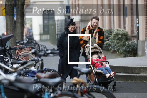 Amsterdam 1 februari 2020
Roxeanne Hazes met vriend Erik Zennes en zoon Fender bij artis.