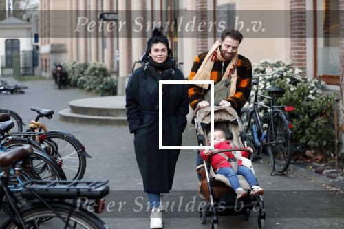 Amsterdam 1 februari 2020
Roxeanne Hazes met vriend Erik Zennes en zoon Fender bij artis.