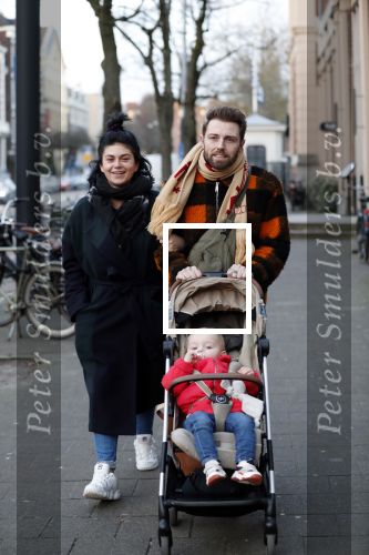 Amsterdam 1 februari 2020
Roxeanne Hazes met vriend Erik Zennes en zoon Fender bij artis.
