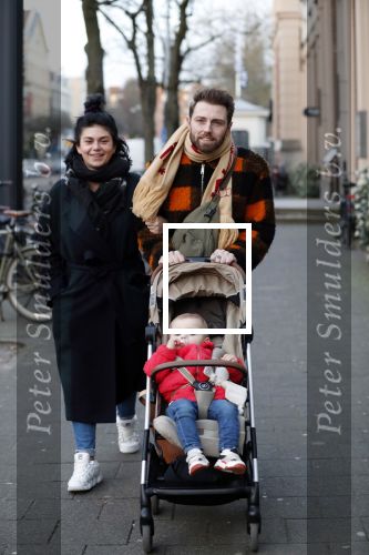 Amsterdam 1 februari 2020
Roxeanne Hazes met vriend Erik Zennes en zoon Fender bij artis.