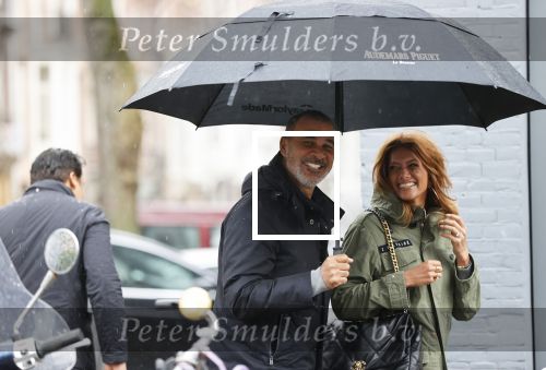 Amsterdam 29 februari 2020
Ruud Gulklit met zijn vriendin Karin de Rooy onder paraplu