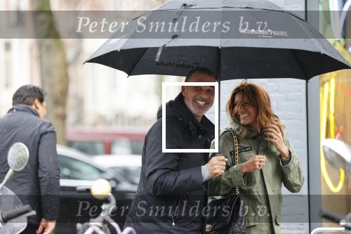 Amsterdam 29 februari 2020
Ruud Gulklit met zijn vriendin Karin de Rooy onder paraplu