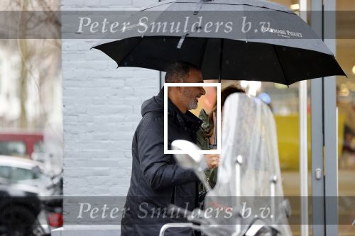 Amsterdam 29 februari 2020
Ruud Gulklit met zijn vriendin Karin de Rooy onder paraplu