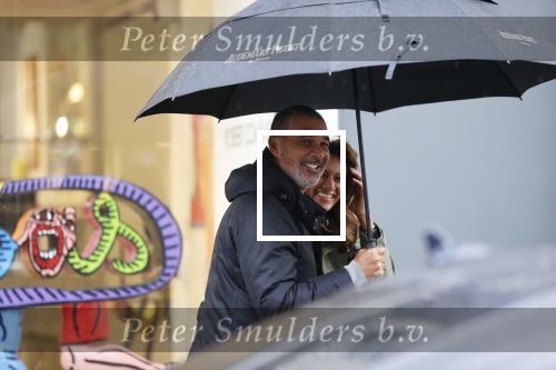Amsterdam 29 februari 2020
Ruud Gulklit met zijn vriendin Karin de Rooy onder paraplu