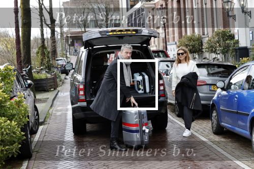 Amsterdam 13 februari 2020
Ruud de Wild en Olcay Gulsen komen met koffers aan bij het huis van Olcay. Olcay was naar istanbul geweest voor opnames en Ruud heeft haar opgehaald op schiphol.
