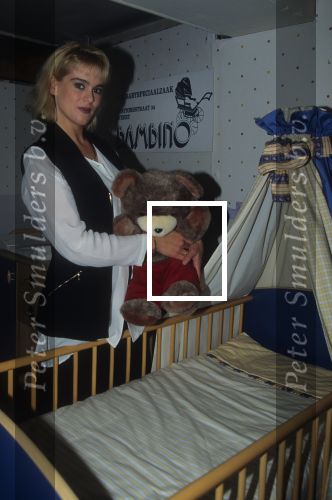 Weert, 1 Oktober 1996
Sheila Timmerman (in verwachting) samen met haar zus Sandra Timmerman en Hermien Timmerman bij Babyzaak Bambino voor het uitzoeken van de kinderkamer