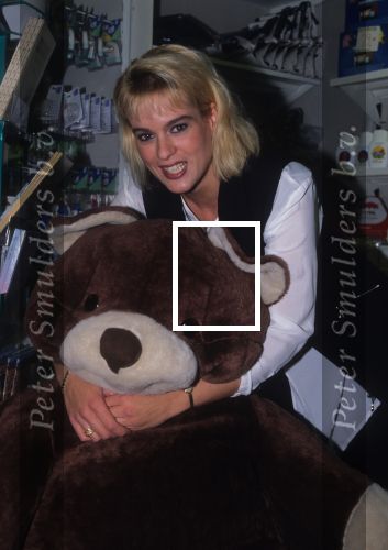 Weert, 1 Oktober 1996
Sheila Timmerman (in verwachting) samen met haar zus Sandra Timmerman en Hermien Timmerman bij Babyzaak Bambino voor het uitzoeken van de kinderkamer