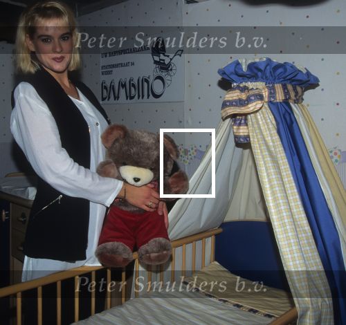 Weert, 1 Oktober 1996
Sheila Timmerman (in verwachting) samen met haar zus Sandra Timmerman en Hermien Timmerman bij Babyzaak Bambino voor het uitzoeken van de kinderkamer