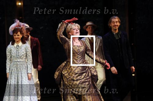 Rotterdam 8 maart 2020
Premiere Hello Dolly in nieuwe Luxor met in de hoofdrollen Simone Kleinsma en Paul de Leeuw .