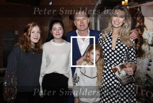 Amsterdam29 januari 2020
Presentatie boek Susan Smit in Amsterdams museum. Susan met dochter man Onno Aerden en zijn kinderen