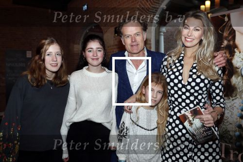Amsterdam29 januari 2020
Presentatie boek Susan Smit in Amsterdams museum. Susan met dochter man Onno Aerden en zijn kinderen