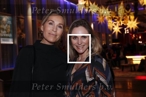 Nieuwegein 4 februari 2020
Premiere Heel Holland lacht in schouwburg de Kom. Tanja Jess met haar manager
