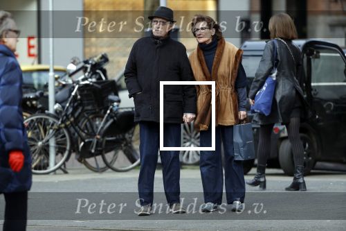 Amsterdam 3 februari 2020
Theo Heuft wandelend met zijn vriendin in Amsterdam zuid.
