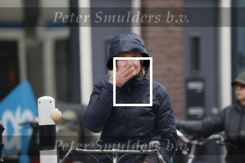 Amsterdam 2 maart 2020
Tjitske Reidinga met zoon in de regen op de fiets.