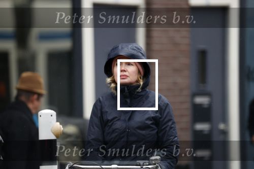Amsterdam 2 maart 2020
Tjitske Reidinga met zoon in de regen op de fiets.