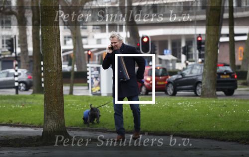 Amsterdam 17 januari 2020
Tom Egbers laat al bellend zijn hond uit